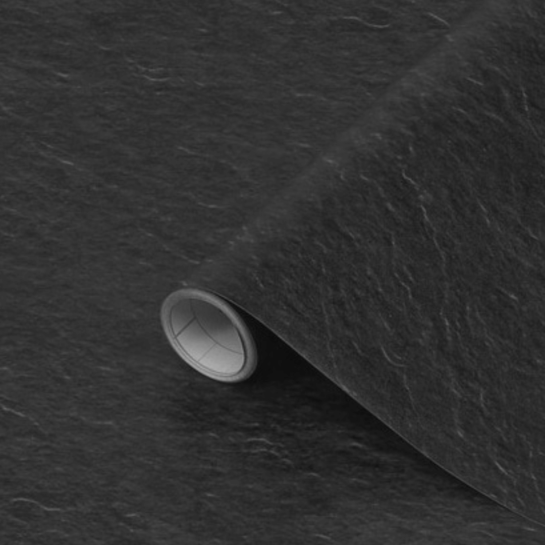 Skifer matt kontaktplast er en bestselger som imiterer mørk stein. Denne passer godt til kjøkken, stuevegg, bad eller møbler.