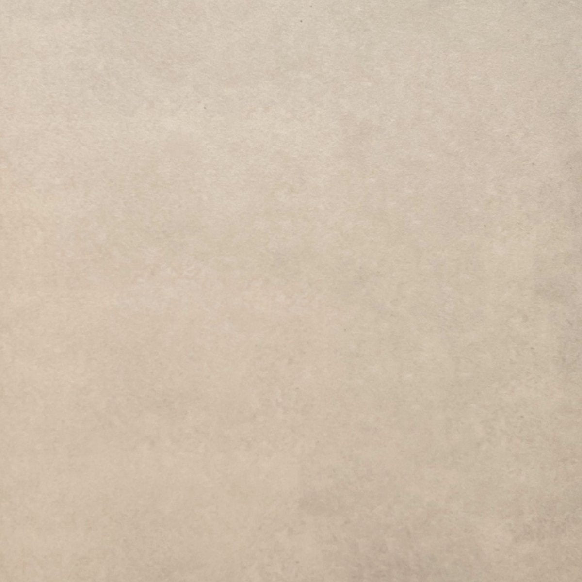Beige betong selvklebende fliser imiterer betong og gir et behagelig uttrykk som passer godt til fornyelse av vegger og gulv.
