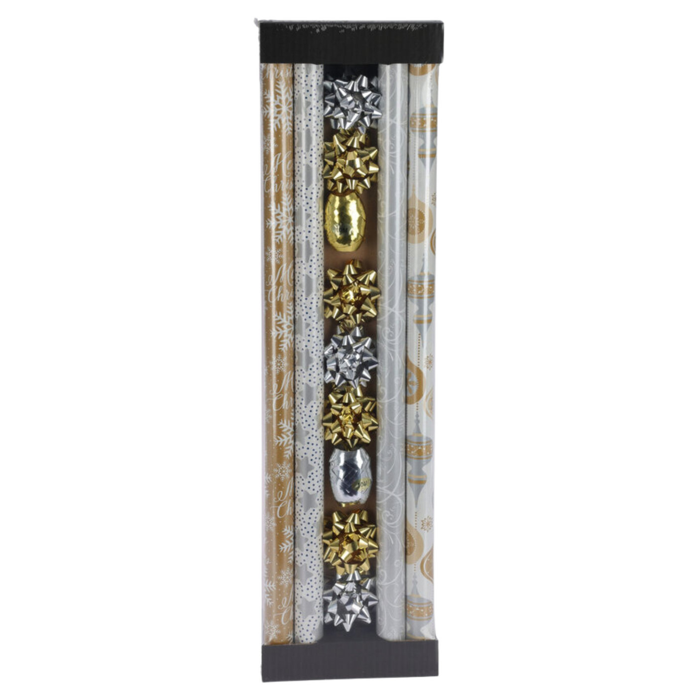 Gavesett julepapir med fire ruller i gull, hvitt og blått med julemotiv, sett fra skrå vinkel på bord – inkluderer gavebånd og sløyfer.