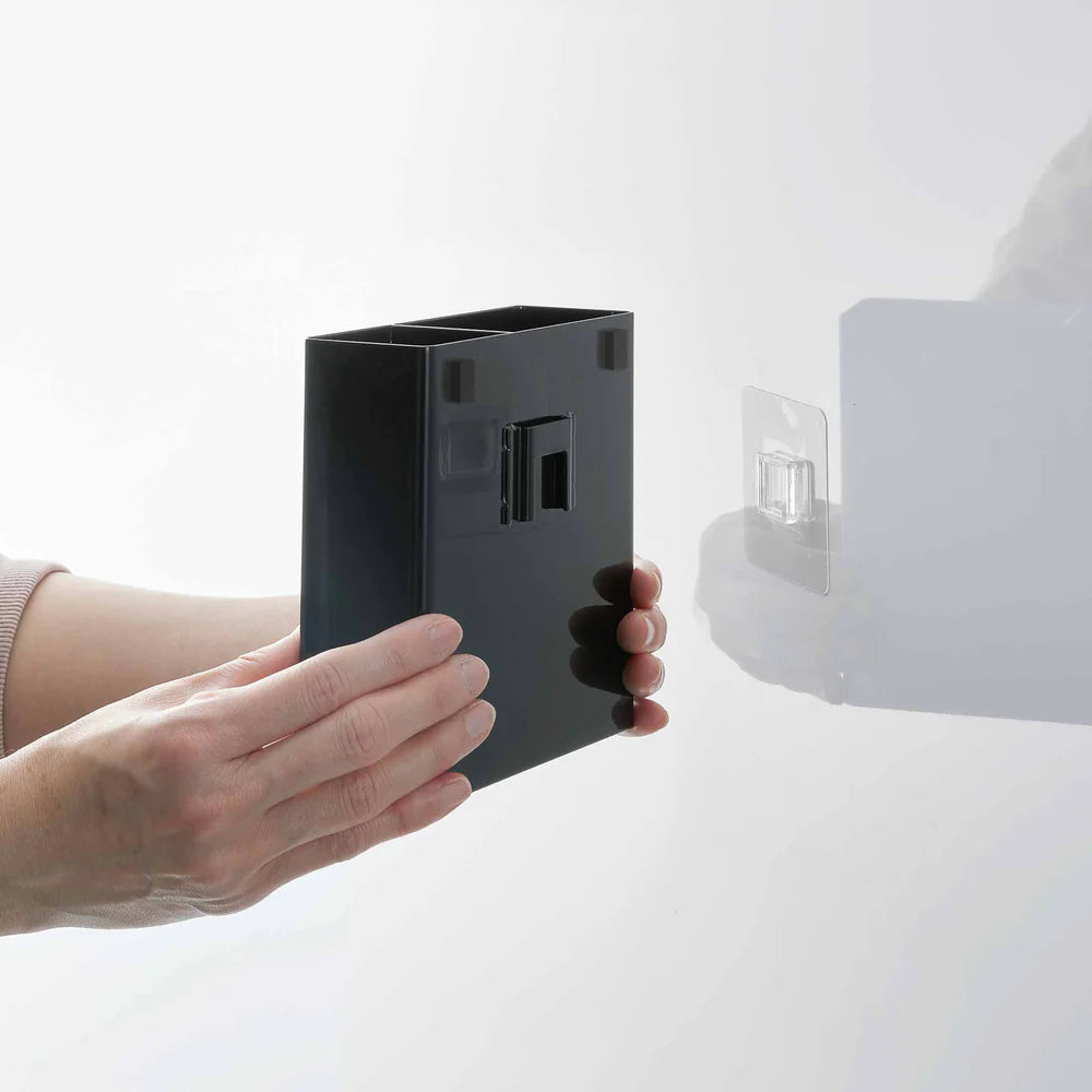 Selvklebende redskapsholder til kjøkken montert ved vask for enkel tilgang