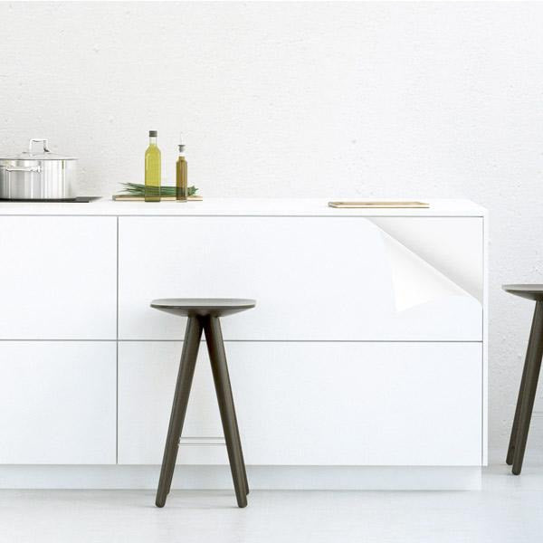 Uni matt hvit kontaktplast er en hvilt silkematt kontaktplast som passer godt  til fornyelse av kjøkkenet.