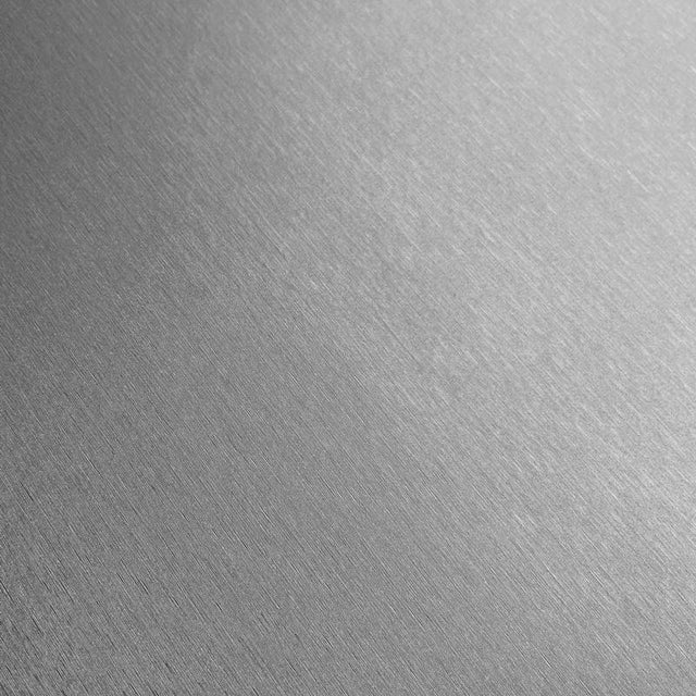 Aluminium kontaktplast imiterer børstet aluminium. Den gir et moderne og stilrent preg som passer på kjøleskapet, vaskemaskinen og baderommet.