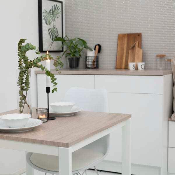 Skandinavisk stil med Santana Eik Kalk kontaktplast på rull.