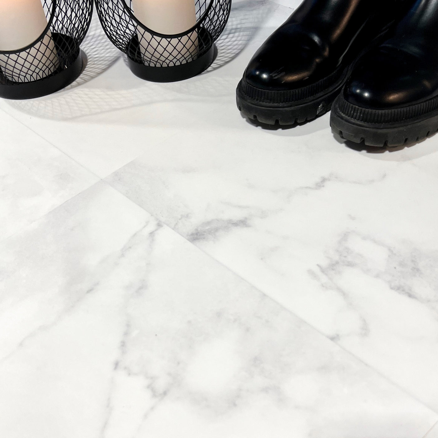 Praktisk og estetisk løsning for både vegg og gulv.