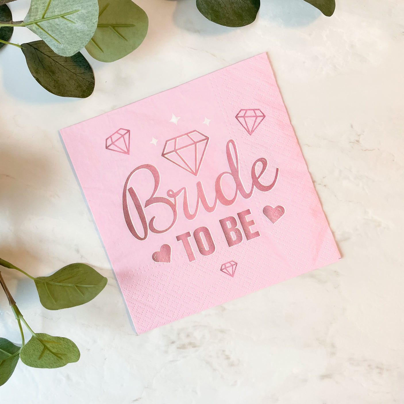 Perfekte papirservietter til pynt og bruk ved utdrikningslag eller bridal shower.