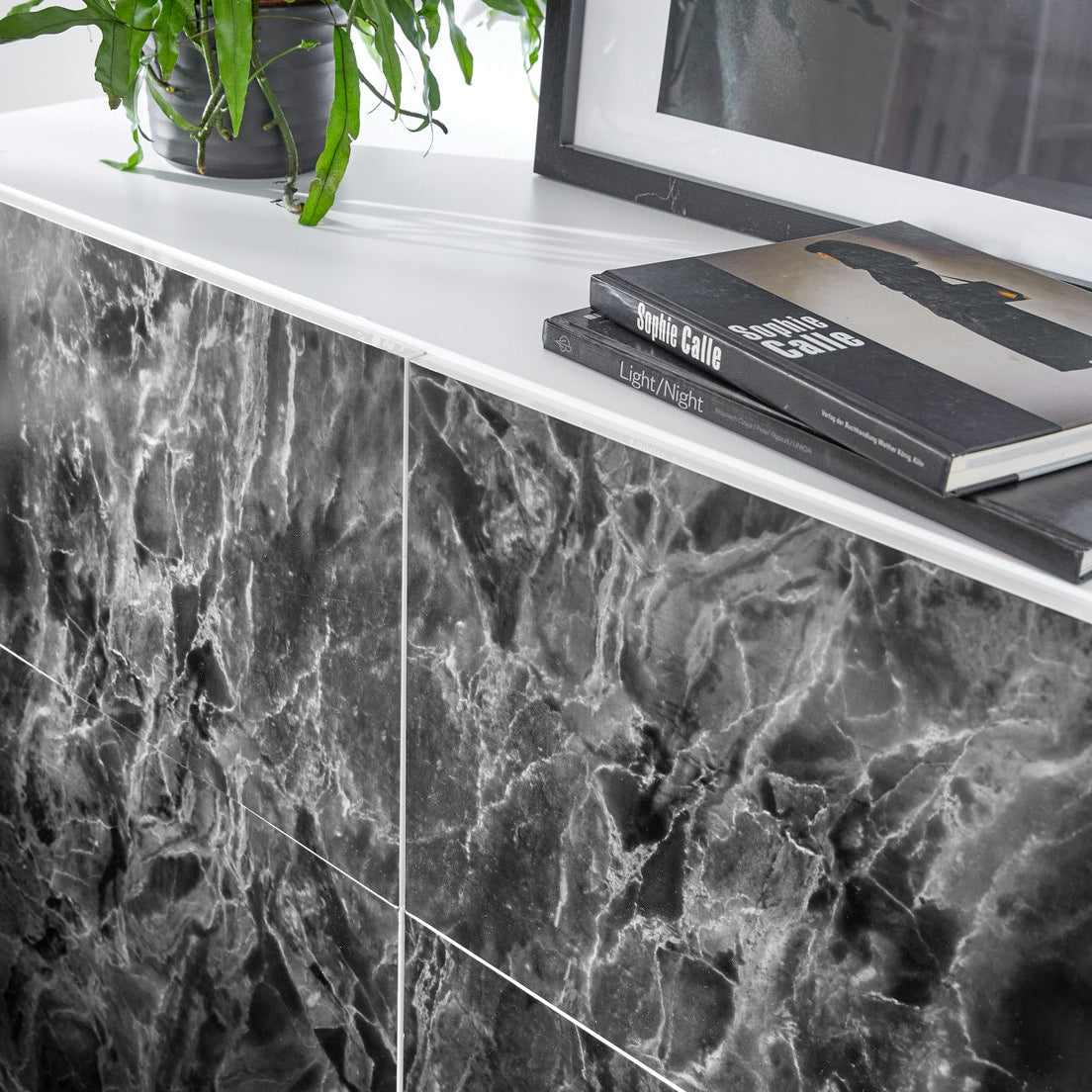 Marmor romeo svart/silver kontaktplast