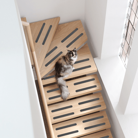 Antiskli trappestrips i svart for tretrapp – selvklebende sikkerhetsløsning som gir bedre grep og tryggere trapper for både barn og kjæledyr.