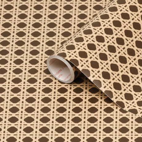 Kontaktplast med dekor tilfører noe annet enn mer vanlige mønster og er perfekt for den som ønsker et design med karakter. 