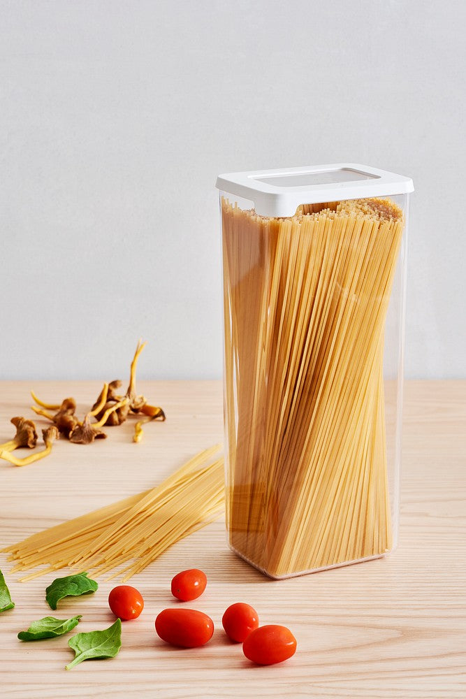 Høy SmartStore Vision oppbevaringsboks fylt med spaghetti