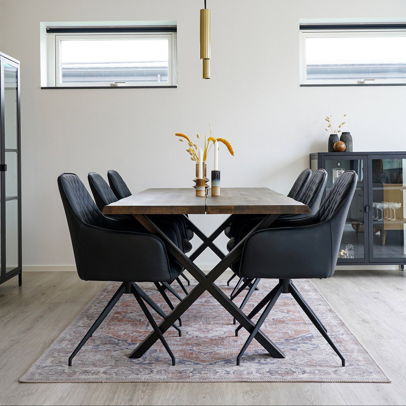 Harbo dreibar spisestol sort PU-skinn