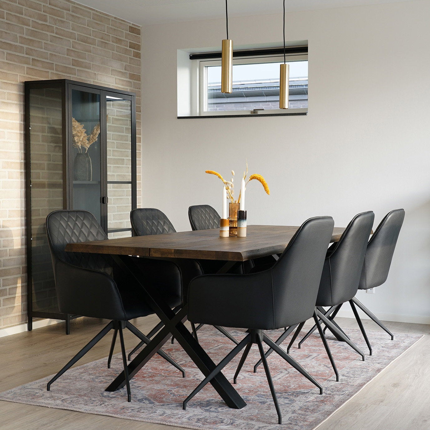 Harbo dreibar spisestol sort PU-skinn