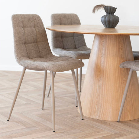Bolton spisebord omkring 120 cm med naturlig finish på en kvadratisk sokkel