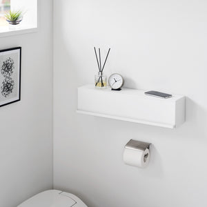 Kompakt hvit veggboks brukt til oppbevaring av nøkler og småvarer.