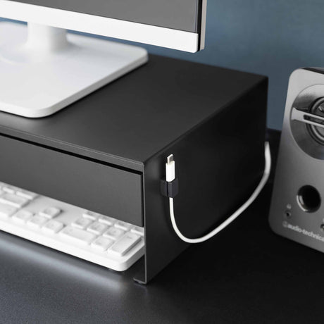 Sort skrivebordsorganisator som løfter skjermen og skjuler småting