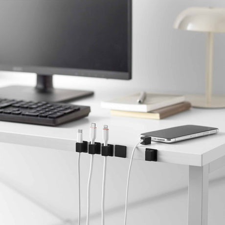 Sort kabelstyring med silikonholder og base for små ledninger hjemme eller i bil