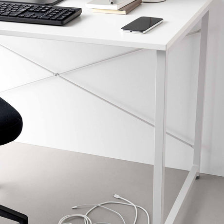 Praktisk sort kabelholder med stålbase for USB kabel og ladekabel