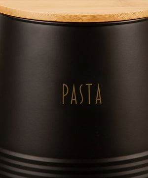 Kvadratisk bilde av pastabeholder på kjøkkenbenk