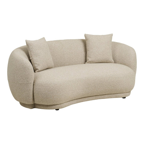 Sandfarget 2,5-seters sofa med 2 puter – Hawkes fra House Nordic
