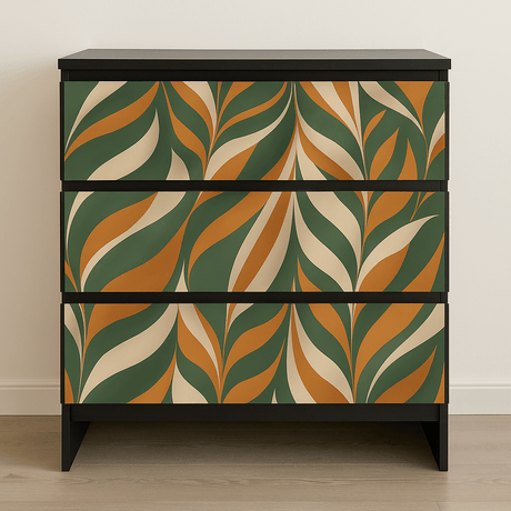 Boho leaves kontaktplast på kommode med botanisk blademønster i grønt, oransje og beige