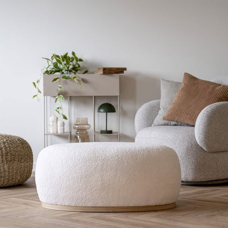 Manhattan puff i hvit teddy på hvit bakgrunn