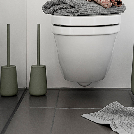 Zone Denmark badtilbehør i matcha green ved toalett