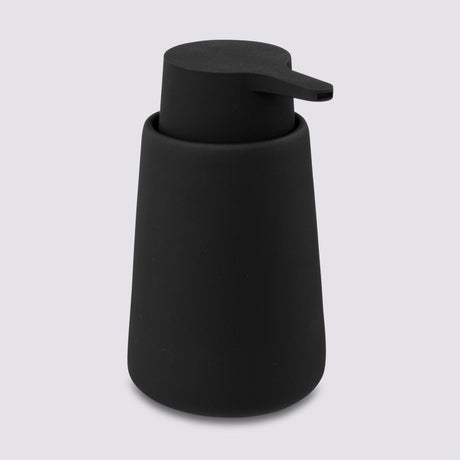 Sorte fristående sæbedispensere i sandsten med 250 ml kapasitet, vist skråt fra siden