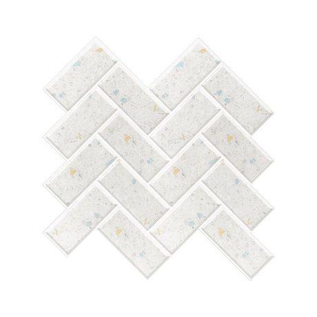 Selvklebelig terrazzo-flis i fiskebensmønster med gule og blå detaljer, 30,5 x 30,5 cm.