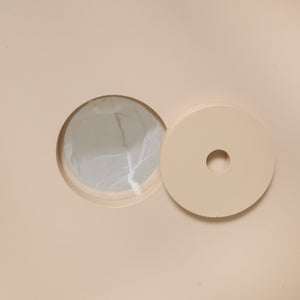 Barnebord bamse Douceur beige, detalj av bordplaten