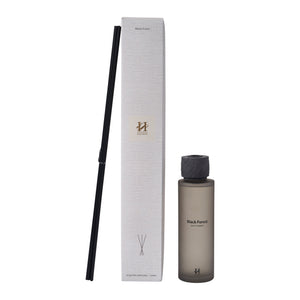 Duftpinner Black Forest fra Holmen med mørk glassflaske