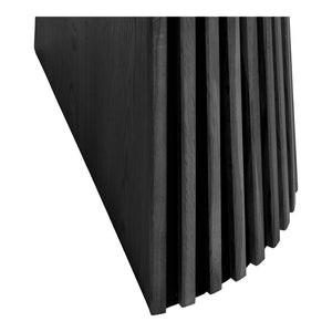 Osaka spisebord i sort eikefiner med solide ben fotografert i kvadratisk format"