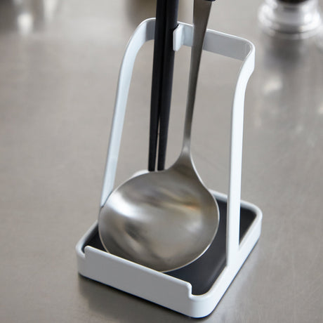 Praktisk oppbevaring for matlagingstilbehør.