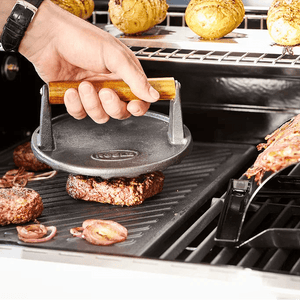 Grillpresse Støpejern/valnøtt - tre 17,7 x 7,5 cm - Lindas Dekor