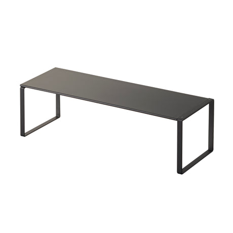 Skohylle i sort stål med minimalistisk design