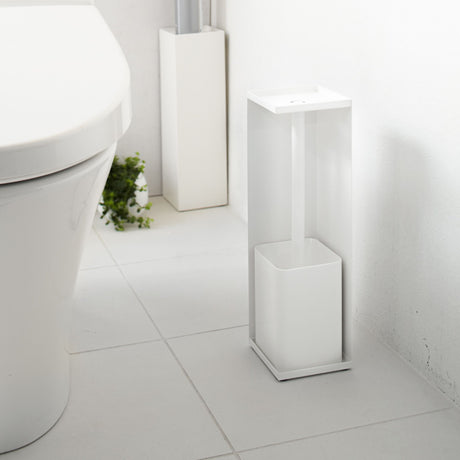 Stilrent toalettpapirstativ for et ryddig baderom.