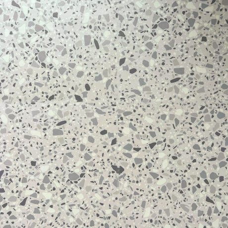 London-terrazzo selvklibbara flisor som imiterar terrazzo i ljusa och beiga färger. Denna passar därför bra till nordiska hem med ljusa och kalla toner. 