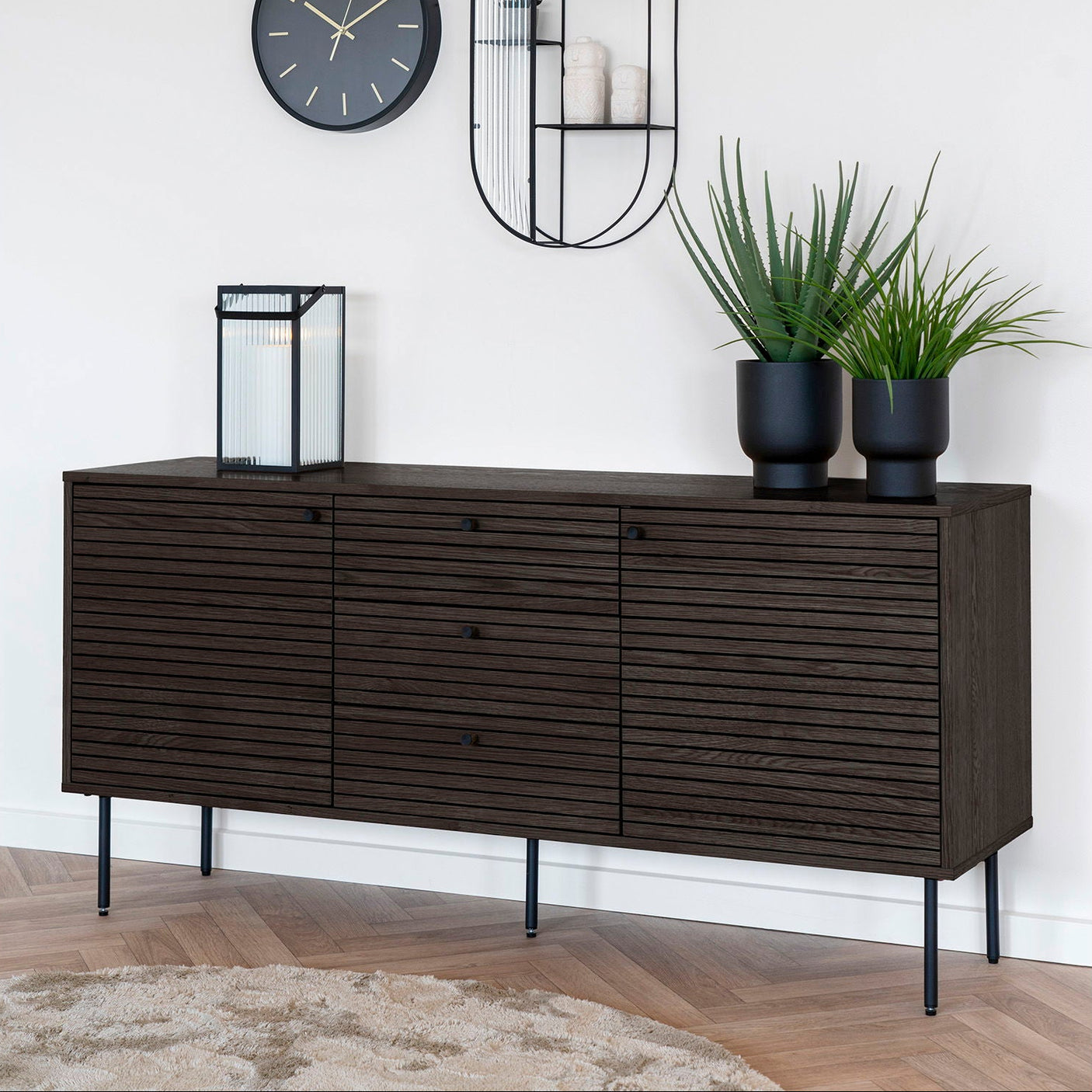 Kyoto sidebord med dekorative elementer i moderne interiør