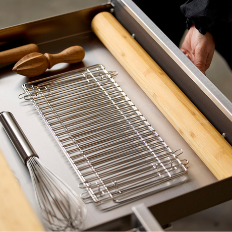 Sammenleggbar kjølerist plassert i skuff