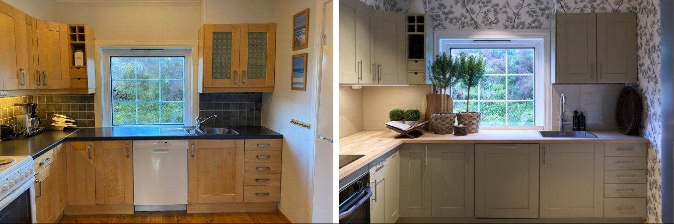 Kjøkkenvindu i Sykepleierhytten omgitt av grønne skapfronter, beige selvklebende fliser og lyse benkeplater – som sett i Eventyrlig Oppussing med produkter fra Lindas Dekor.