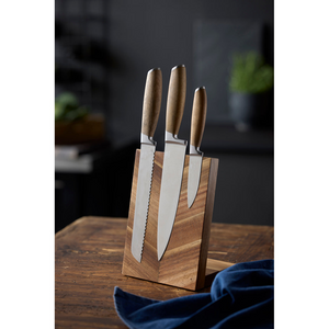 HOLM knivblokk i tre brukt til organisering av kjøkkenkniver