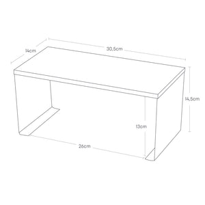 Tynn stabelbar kjøkkenhylle med treplate plassert i kjøkkenskap.