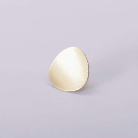 Silhuett av Cannes knott i børstet messing, 36 mm – minimalistisk design for moderne interiør.

