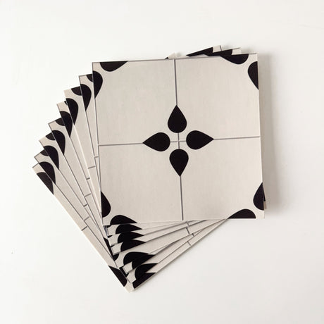 Mønstrede veggfliser til kjøkken og bad i varm beige tone