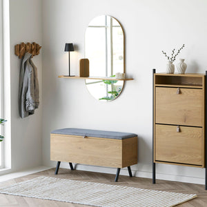 Barco speil med hylle i eikelook montert på vegg i lys entré