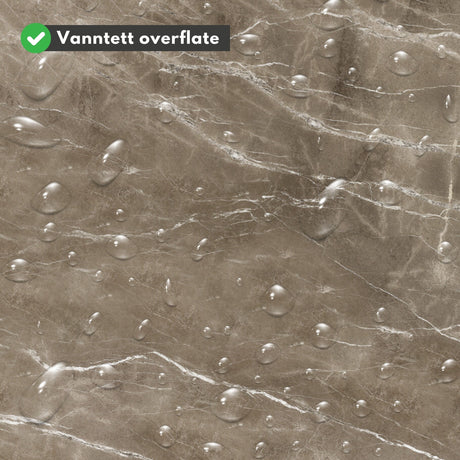 Marmor-inspirerte fliser i selvklebende format – perfekt for kjøkken og bad.