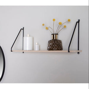 Vegghylle 65 x 17 cm i tre med sort ramme sett forfra