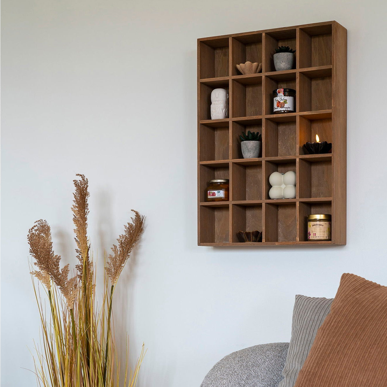 Smal vegghylle 10 cm dyp