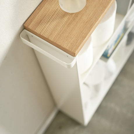 Kompakt oppbevaringshylle som passer i trange mellomrom.