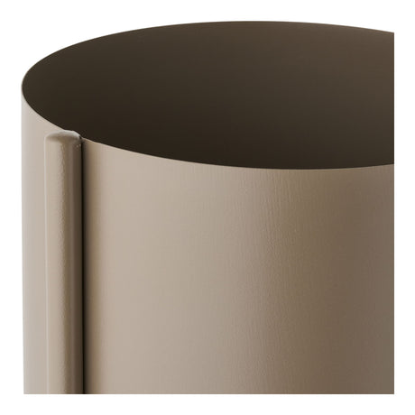 House Nordic blomsterpotte i stål – detalj nærbilde av metallfinish