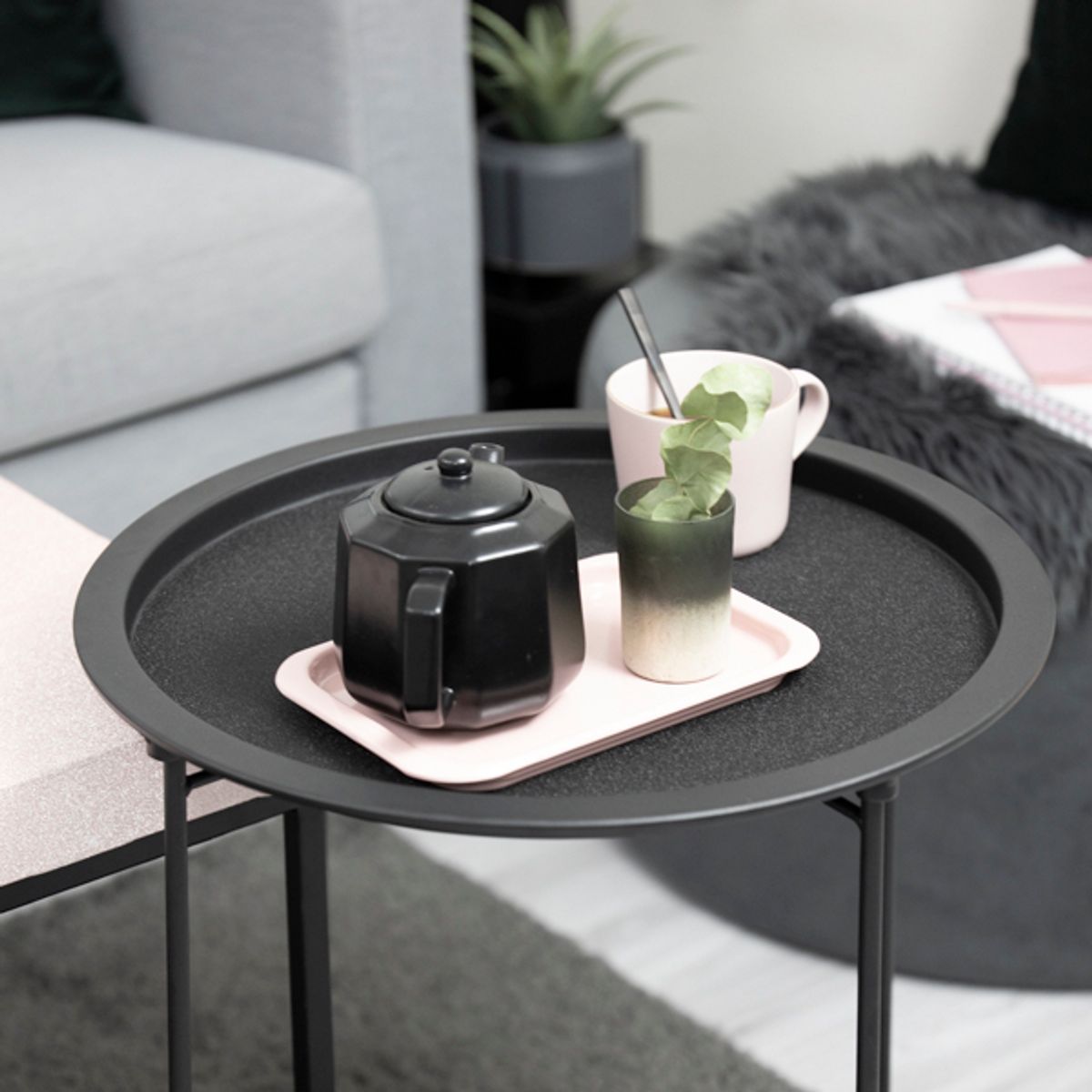 Prov: Glittrig svart kontaktplast