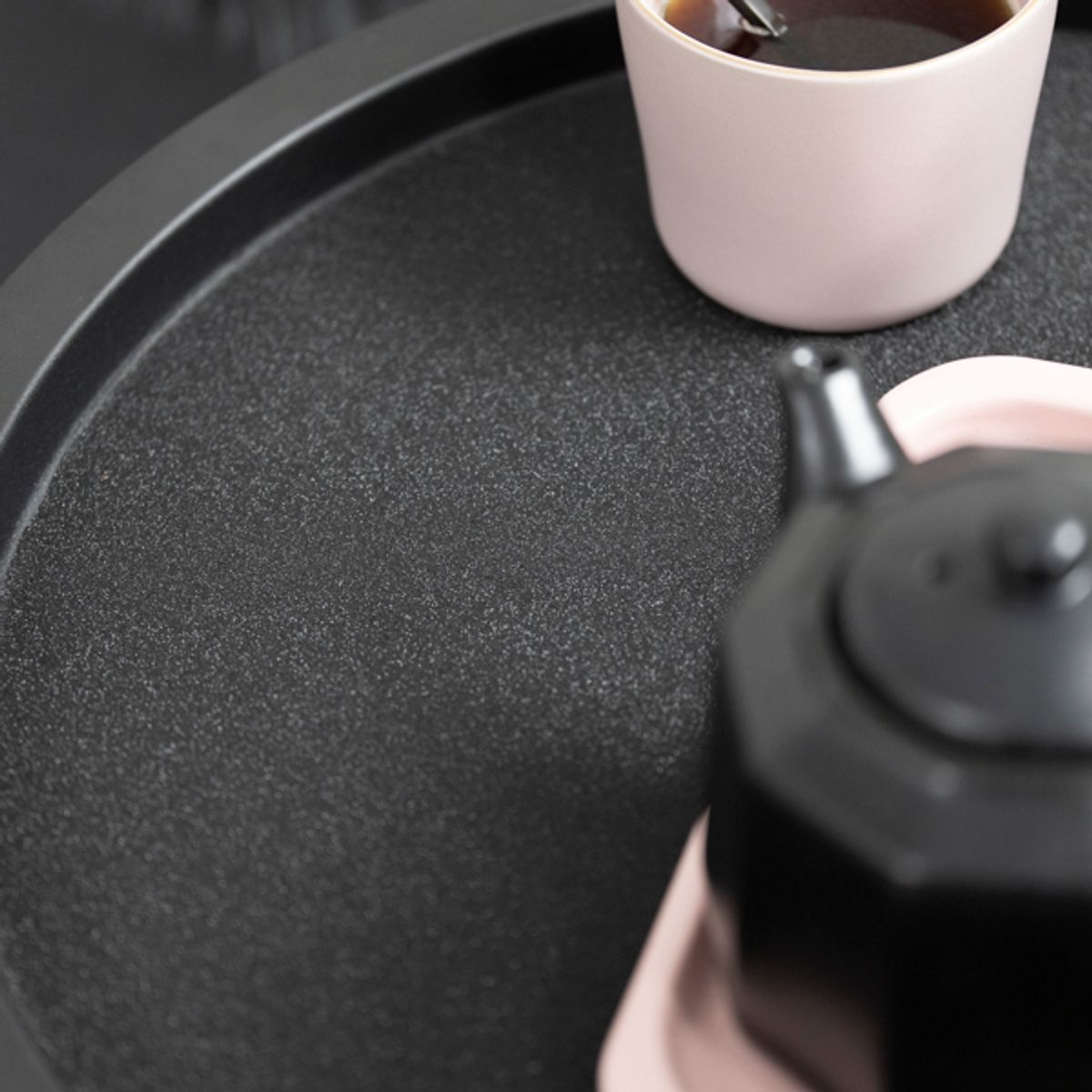 Prov: Glittrig svart kontaktplast